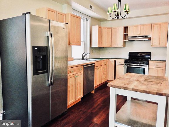 3rd image of 415 S 44th St Floor 2