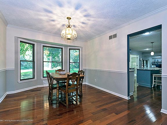 5th image of 3557 E Arbutus Dr