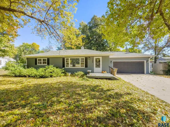 1204 S Sycamore Ave, Sioux Falls, SD 57110