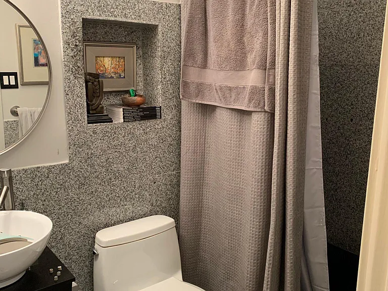 330 9th St NE #12 — Photo 8