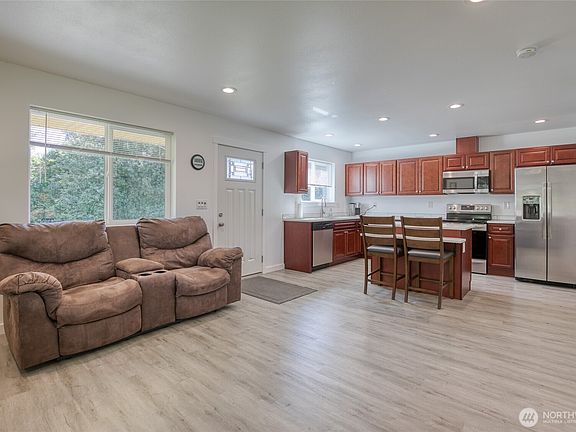 5th image of 101 Auriga Avenue SW