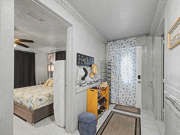 3rd image of 1731 Savage Ln