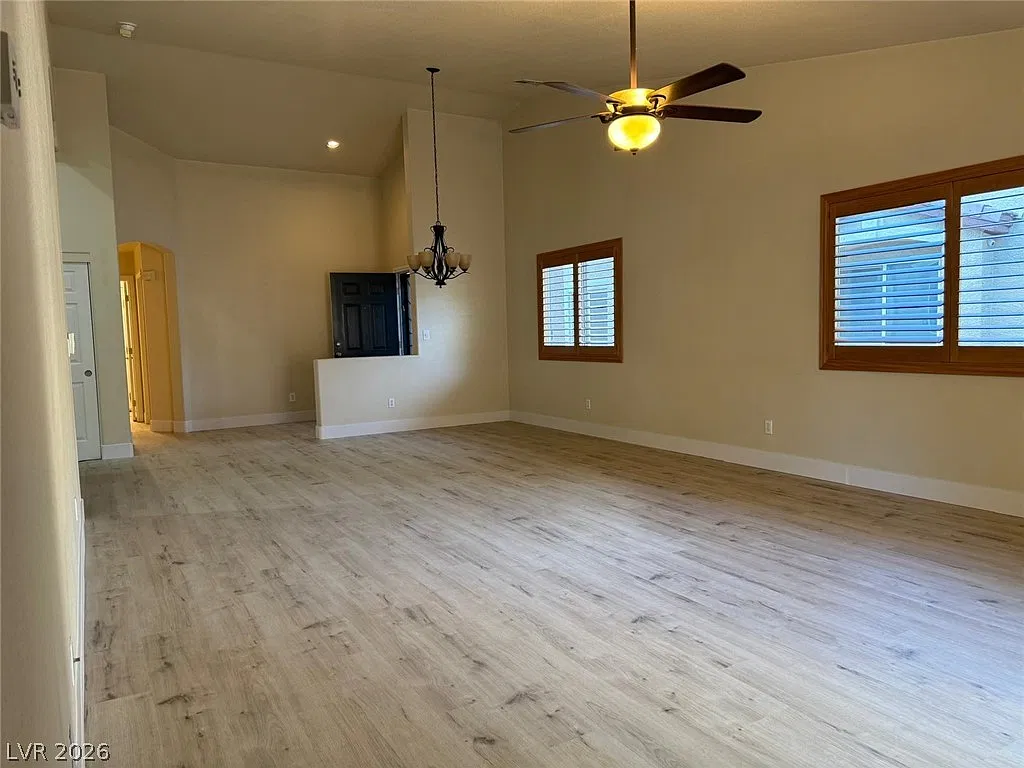 3 bed, 2.0 bath, 1392 sqft, $2,295 — Photo 3