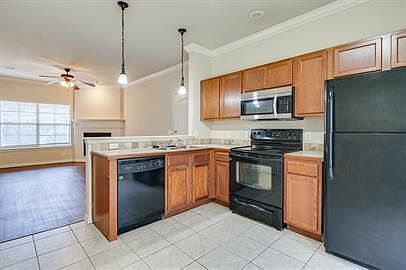 3rd image of 688 S Solis Ave APT 2
