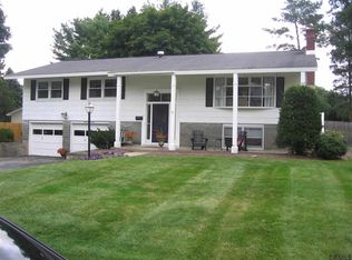 11 Evergreen Blvd, Glenville, NY 12302