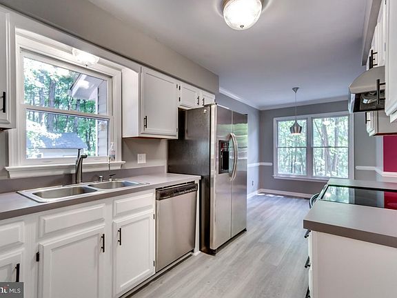 5th image of 11803 Plantation Dr