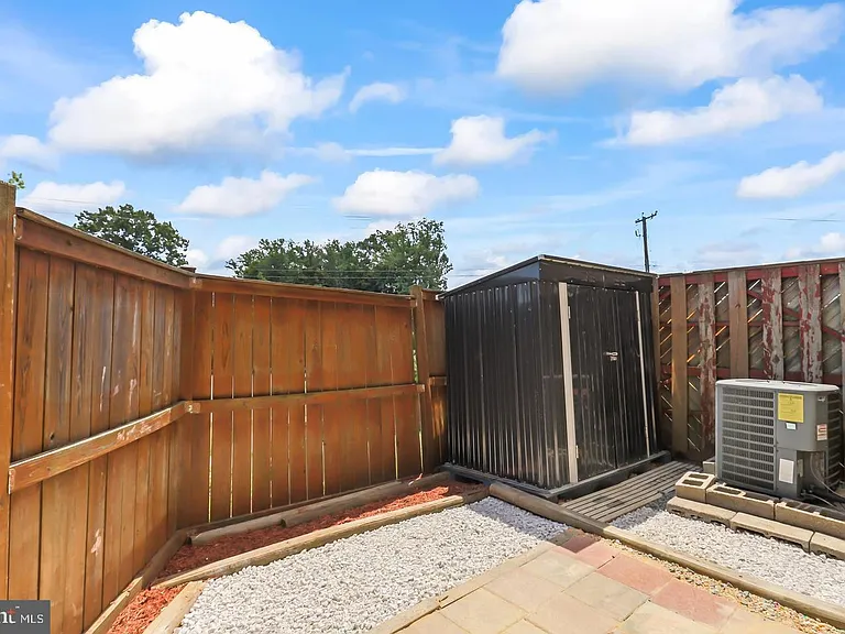 9904 Hagel Cir — Photo 26