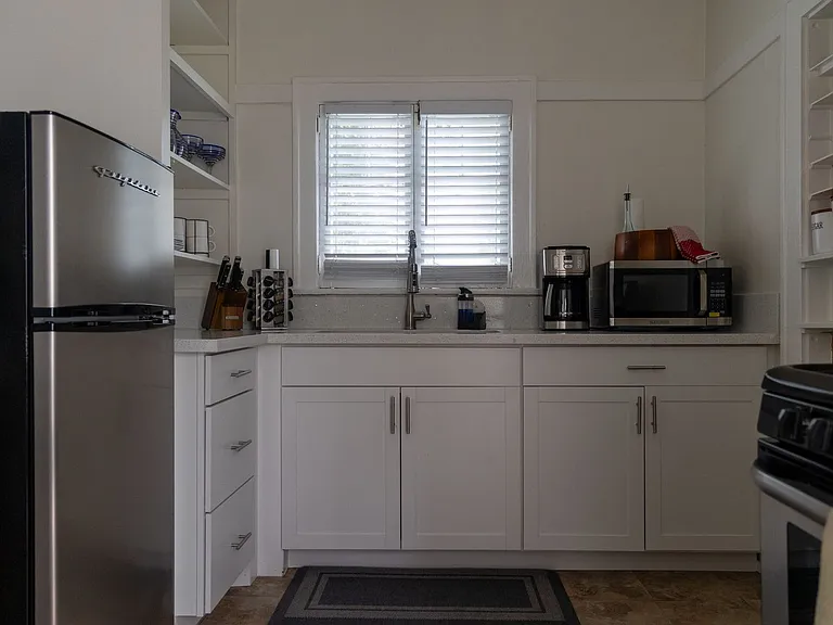1145 E Appleton St — Photo 13