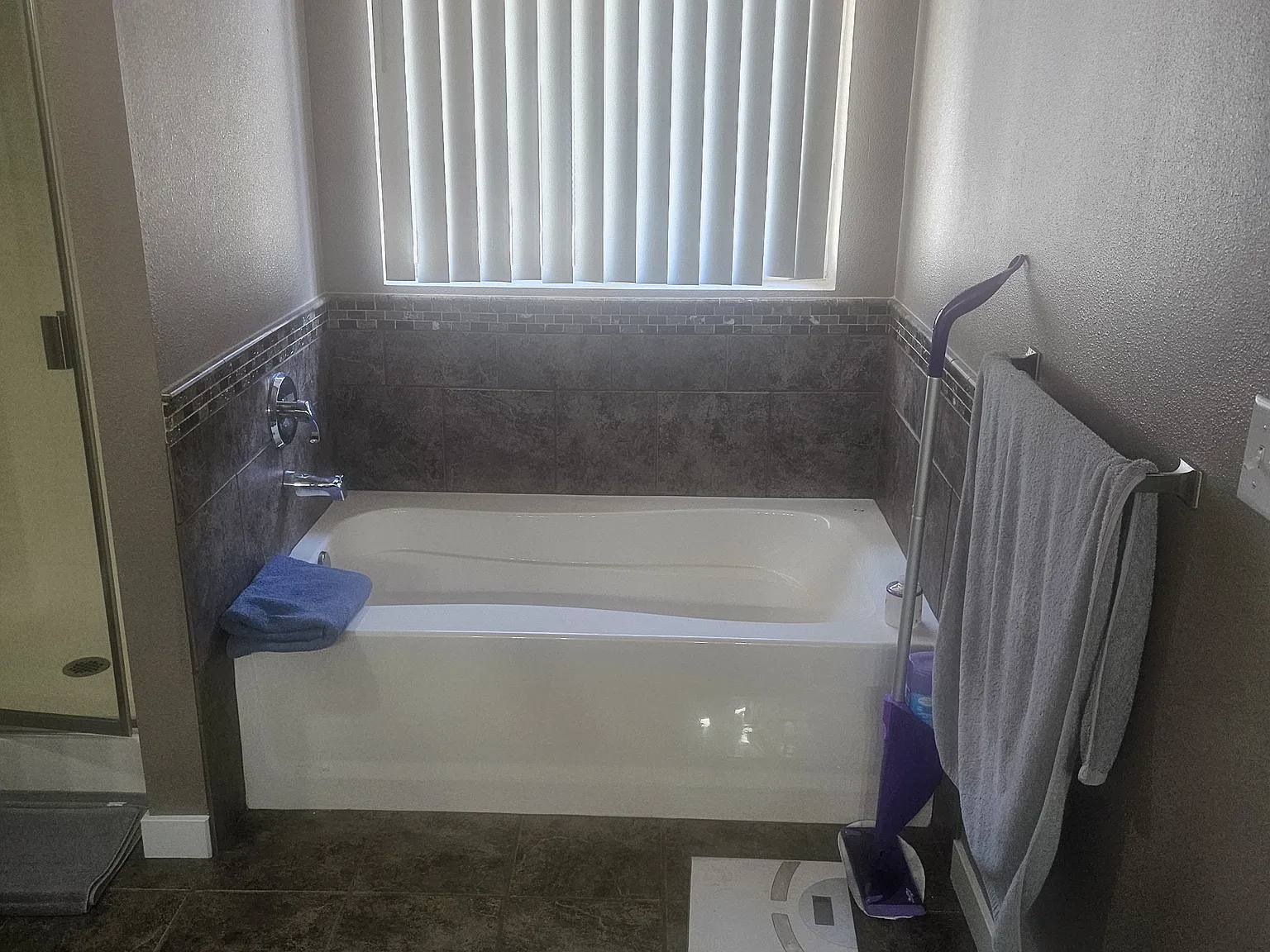 5 bed, 3074 sqft, $3,200 — Photo 4