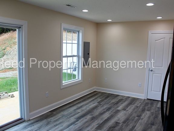 3rd image of 595 Pin Oak Dr NW