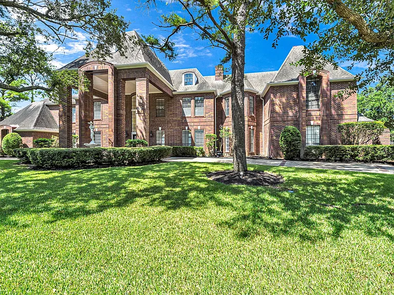 21410 Ganton Dr — Photo 4