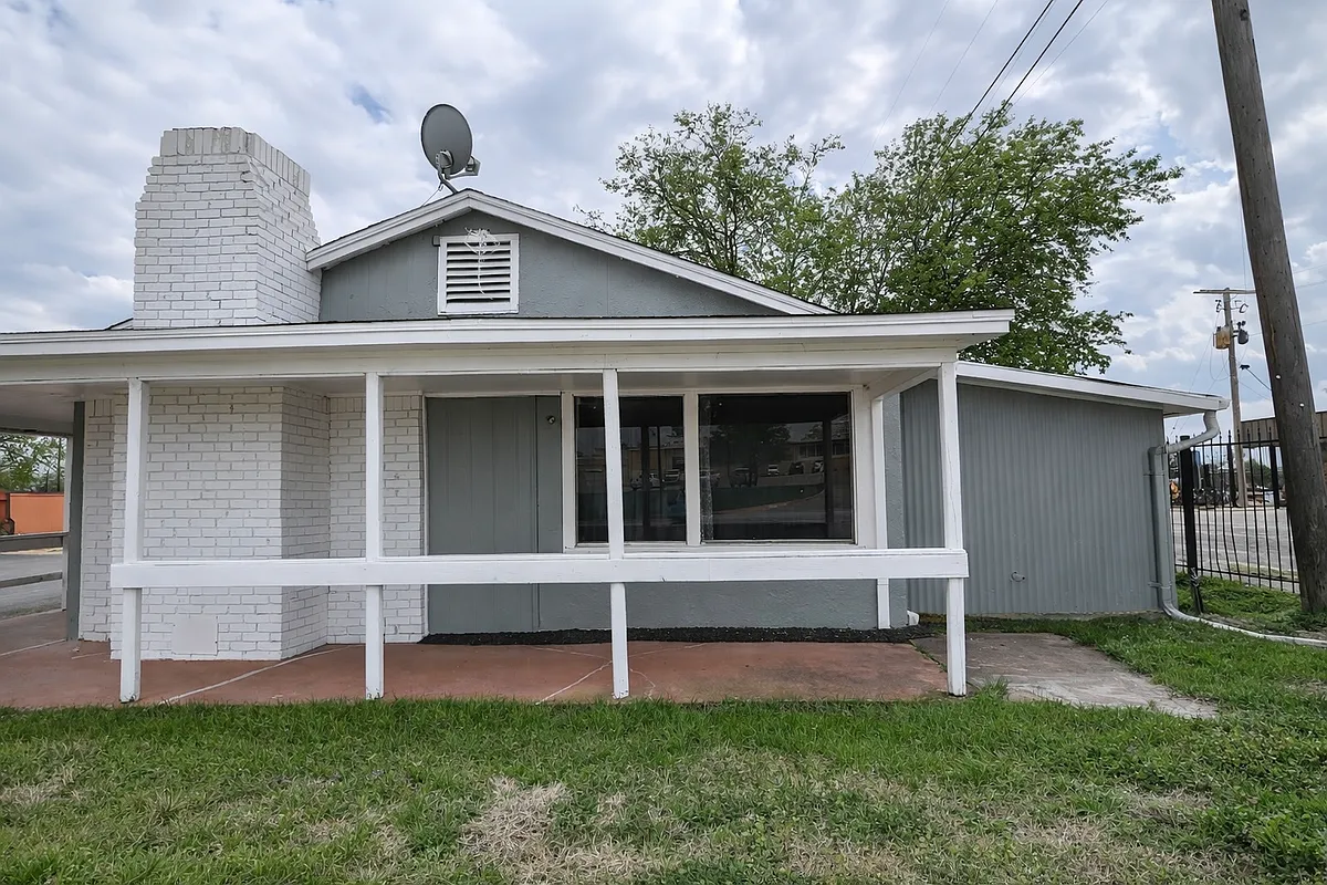 Building Photo - 6036 E Belknap St #12