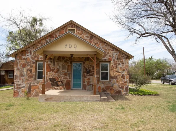 700 East St, Graham, TX 76450