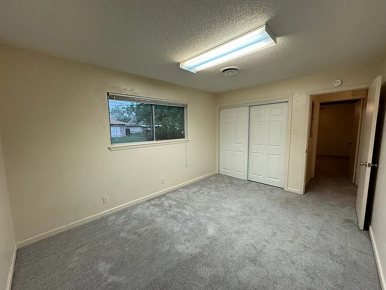 605 Bellaire Dr — Photo 26