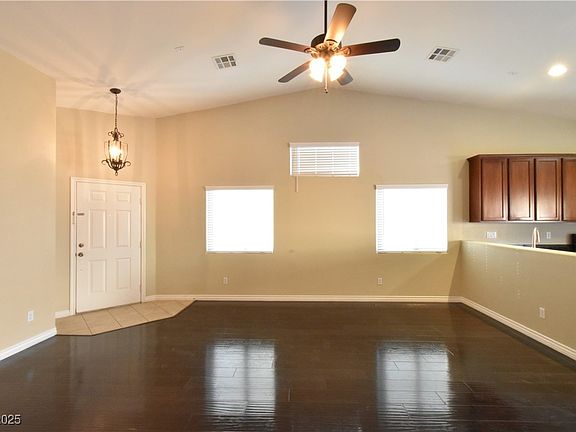 5th image of 304 Whitney Breeze Ave
