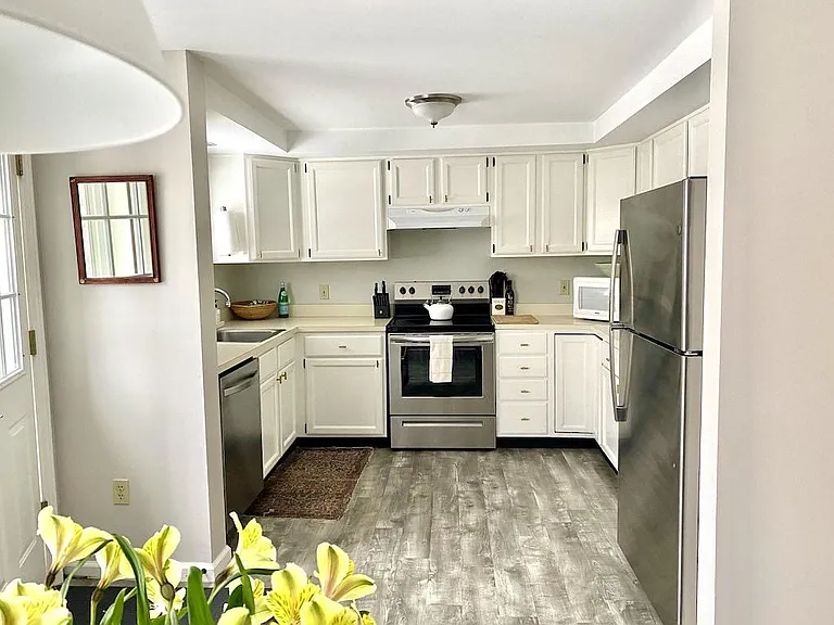 126 East St #B — Photo 4