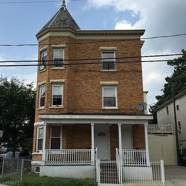1st image of 245 6th Ave W