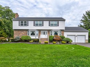 47 Devon Dr, Manalapan, NJ