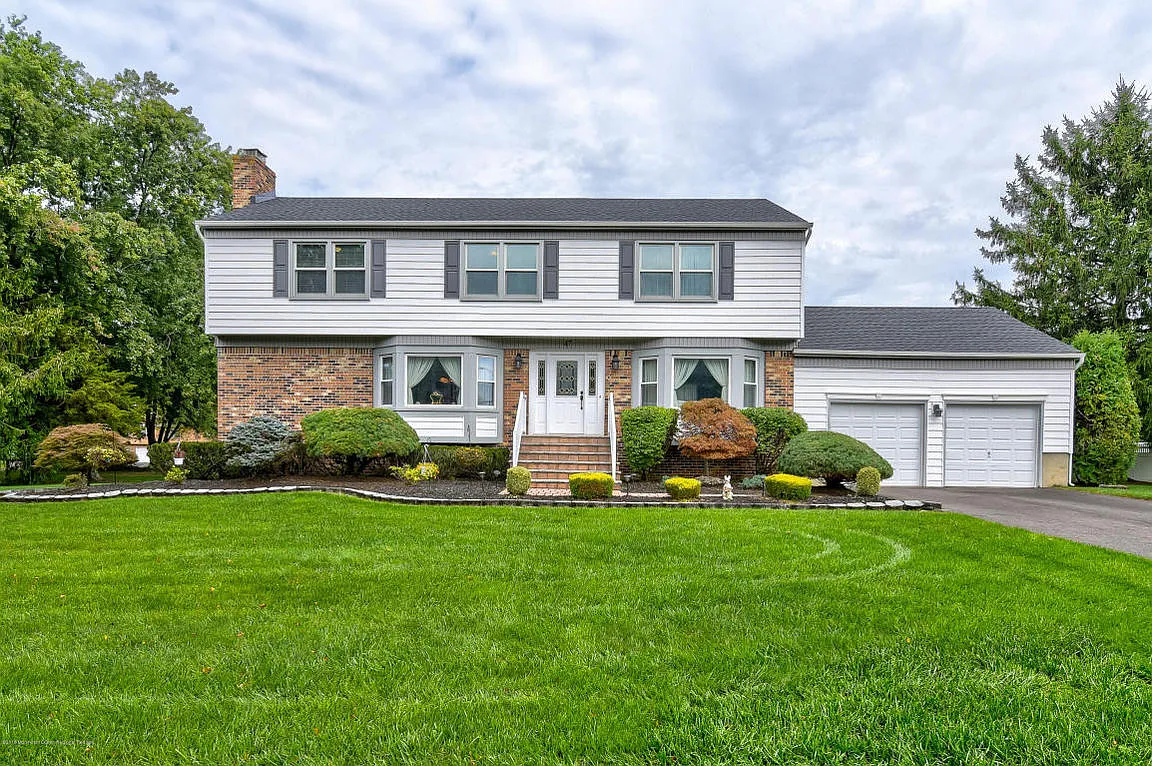 47 Devon Dr photo 1