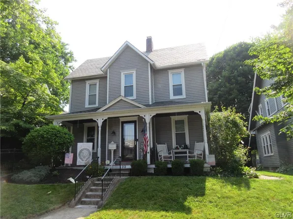 109 S New St, Nazareth, PA 18064