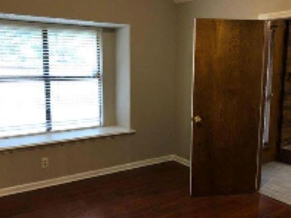 5th image of 2302 Shalimar Dr