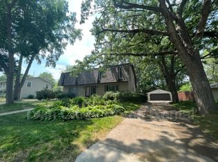 2202 Rockstone Ln, Saint Paul, MN 55112