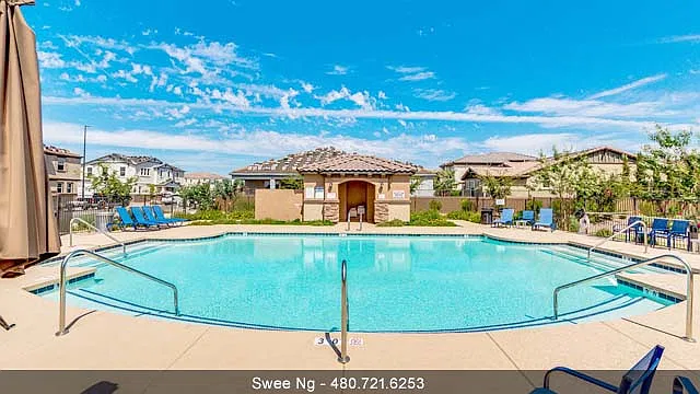 4 bed, 2400 sqft, $2,580 — Photo 2