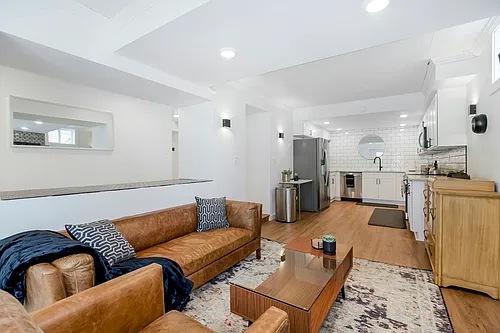 1820 W 38th St #BASEMENT Photo 1