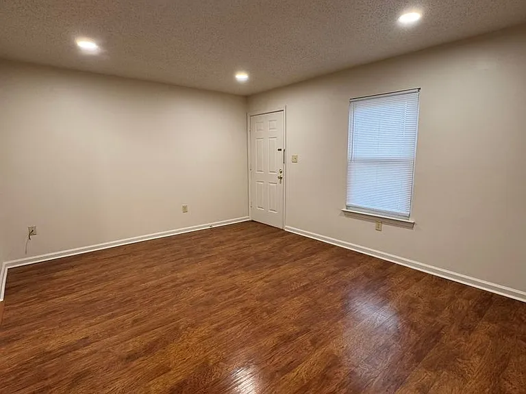 117D Pennie Layne — Photo 3
