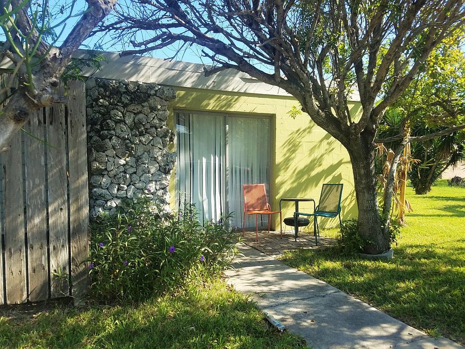 1st image of 202 N Yturria St APT 7