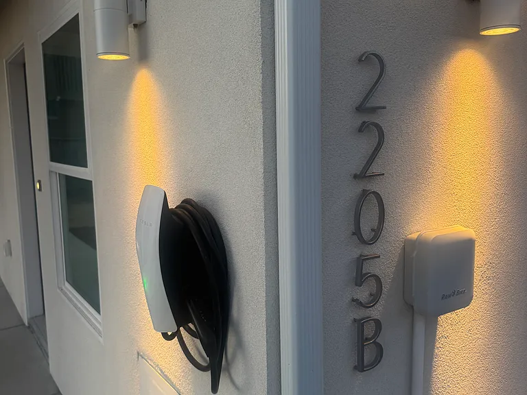 2205 Park St — Photo 3