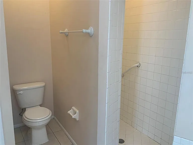 1705 Chatham Cir — Photo 11