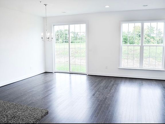 5th image of 649 Stoverdale Rd