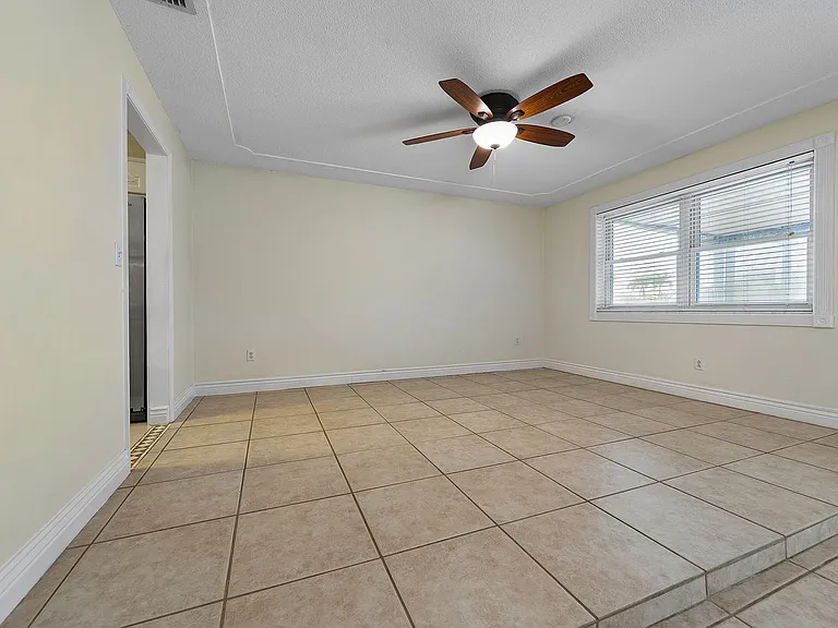 403 Bridgetown Ct — Photo 17
