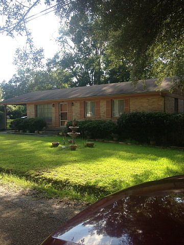 1st image of 208 Mimosa St