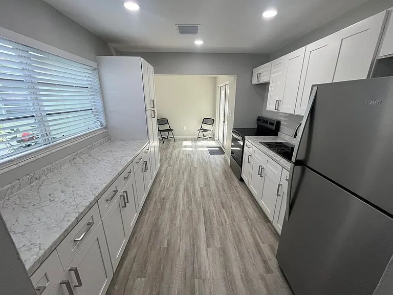 9109 Bamboo Dr — Photo 2