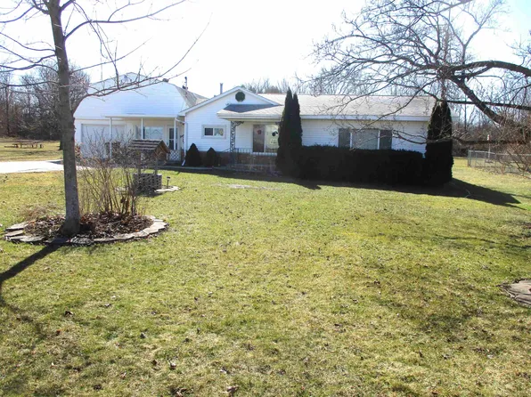 712 E McNeil St, Corunna, MI 48817