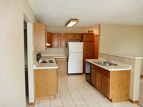 2nd image of 2216 Melanie Ln