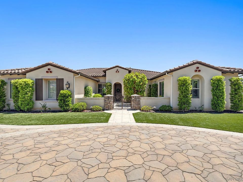 1st image of 420 Agua Vista Dr