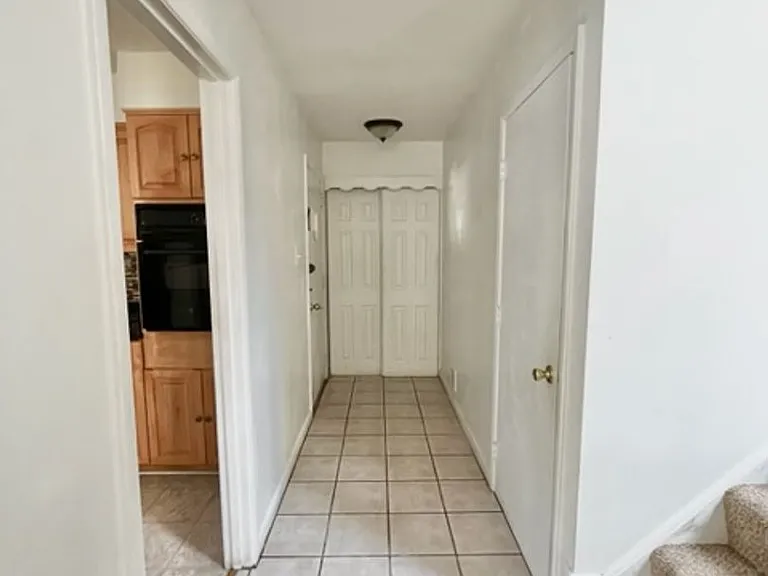 912 Hoyt St — Photo 2