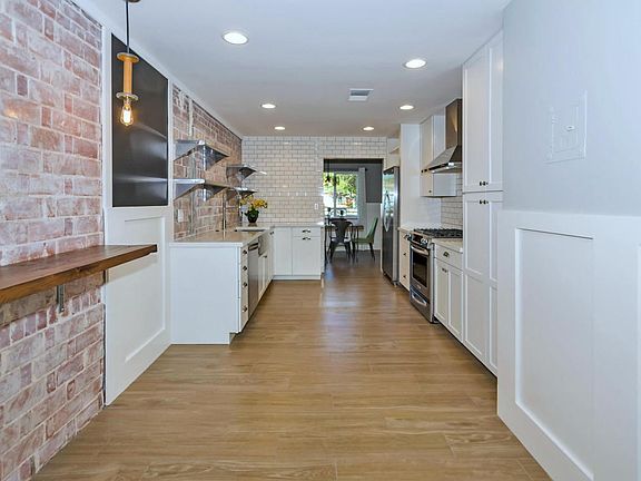 3rd image of 3739 E Clarendon Ave