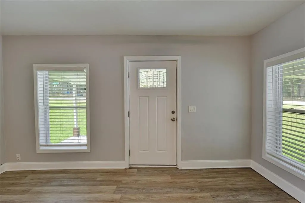 3 bed, 2.0 bath, 1198 sqft, $1,750 — Photo 2