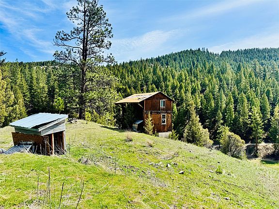 2nd image of 31 Packer Gulch Rd