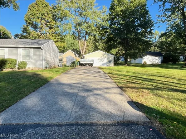 296 Hunter Ave, Munroe Falls, OH 44262