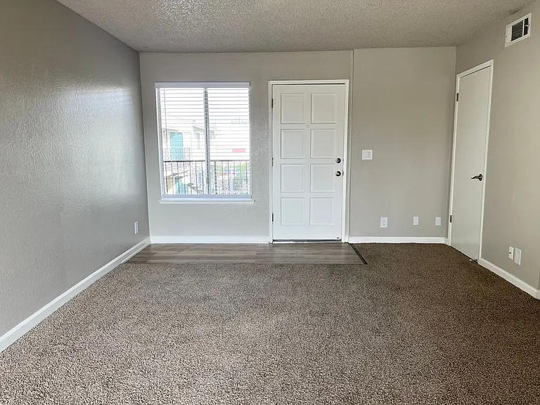Cedar Apartments — Photo 4