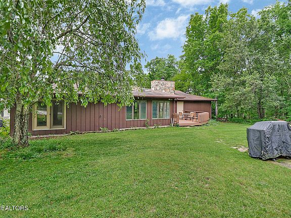 5th image of 104 Baltusrol Rd