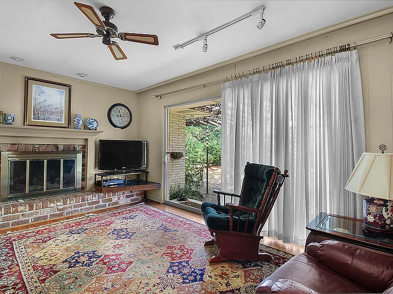 4637 Oakview Dr — Photo 9