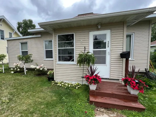 123 Willow St E, Detroit Lakes, MN 56501
