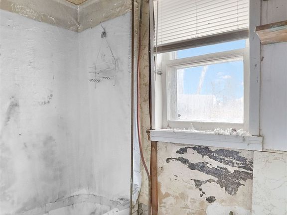 5th image of 1531 E Glenwood Dr