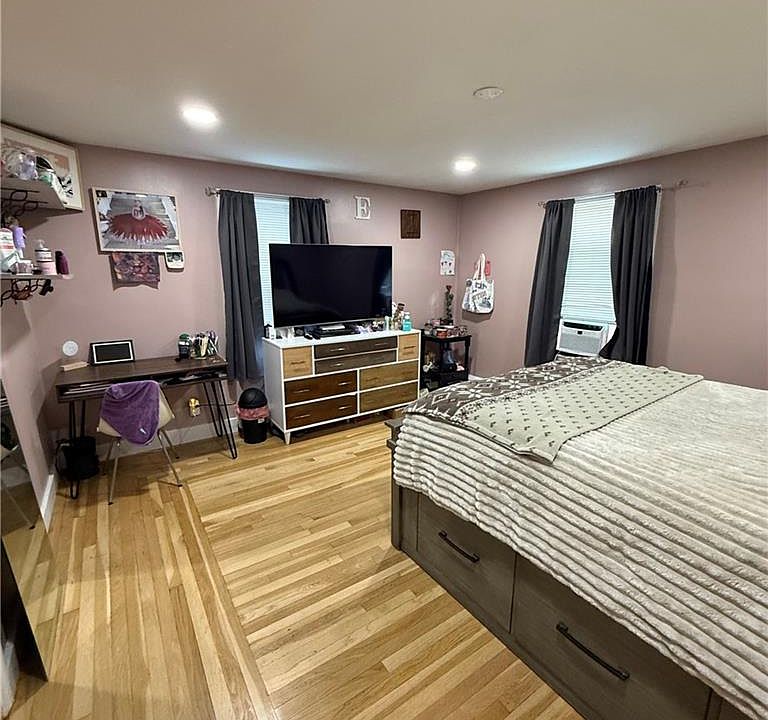 2nd image of 869 Bernon St